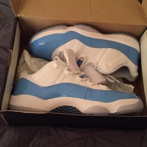 Air Jordan 11 lows WHITE/UNIVERSITY BLUE CAROLINA